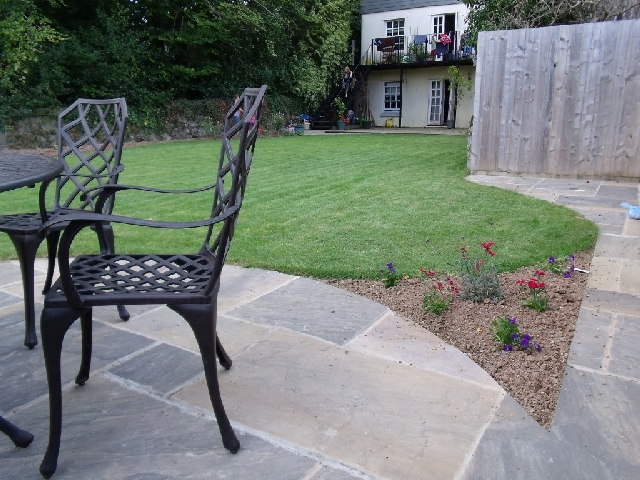 Circular 'Dartmoor Gray' Sandstone Patio.